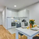 Cikat Bay Modern - Happy Apartment
