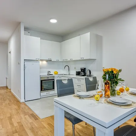 Cikat Bay Modern - Happy Apartment