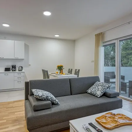 Cikat Bay Modern /w Balcony - Happy מאלי לוסיניי