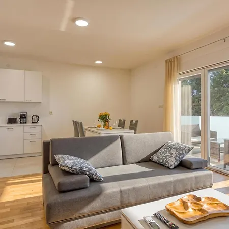 Cikat Bay Modern /w Balcony - Happy מאלי לוסיניי